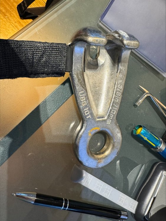 Mantus chain hook.jpeg